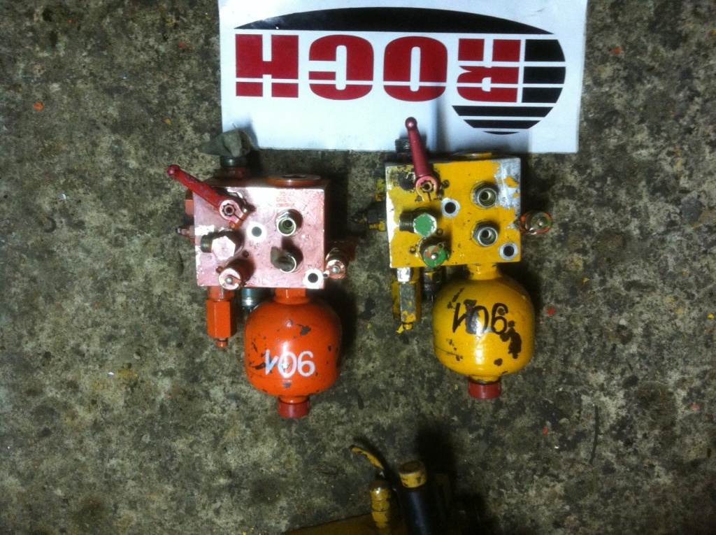 FLUTEC 552380 + HYDROAKUMULATOR 120bar 80st.C 0,32L - Hydraulic valve for Construction machinery: picture 1 FLUTEC 552380 + HYDROAKUMULATOR 120bar 80st.C 0,32L - Hydraulic valve for Construction machinery: picture 1