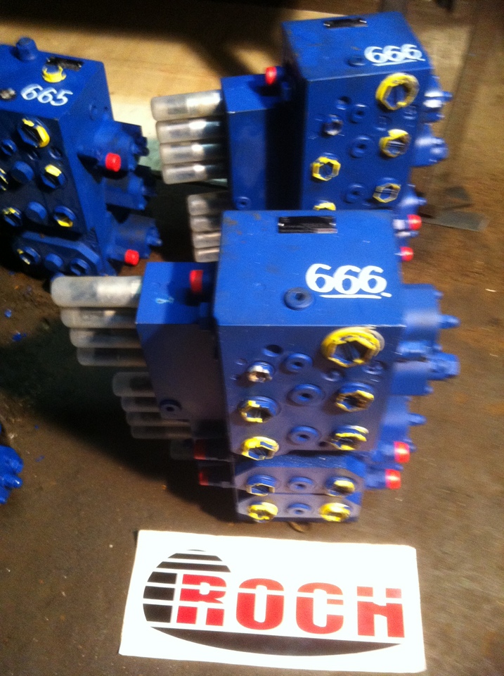 REXROTH M6-1236-00/4M6-15M2P - 4 SEKCYJNY + 2WYV19 87341634 - Hydraulic valve for Construction machinery: picture 1 REXROTH M6-1236-00/4M6-15M2P - 4 SEKCYJNY + 2WYV19 87341634 - Hydraulic valve for Construction machinery: picture 1