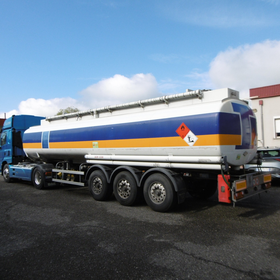 SACIM 8 Compartments Fuel tank - Tank semi-trailer: picture 4 SACIM 8 Compartments Fuel tank - Tank semi-trailer: picture 4