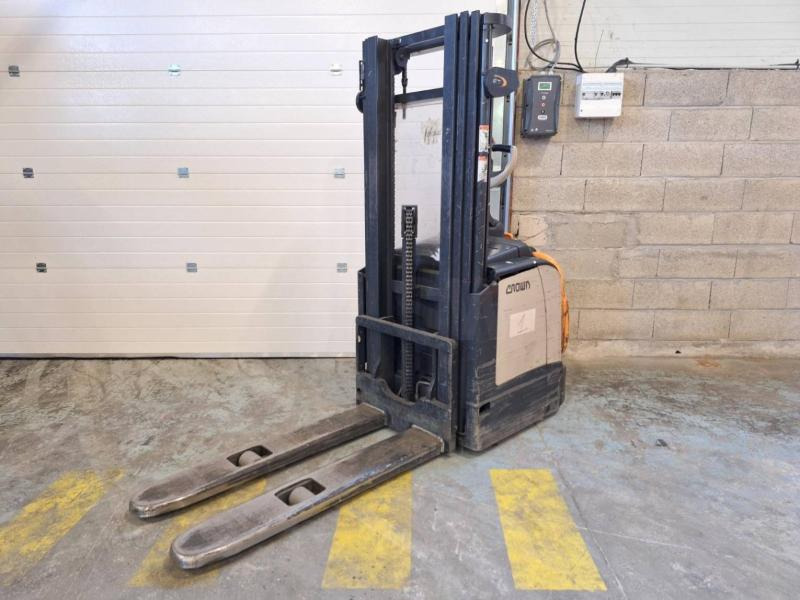Crown ET4000-1.4 - Stacker: picture 3 Crown ET4000-1.4 - Stacker: picture 3
