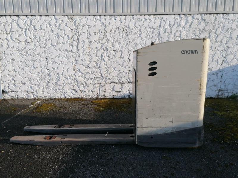Crown RT4000 - Pallet truck: picture 2 Crown RT4000 - Pallet truck: picture 2