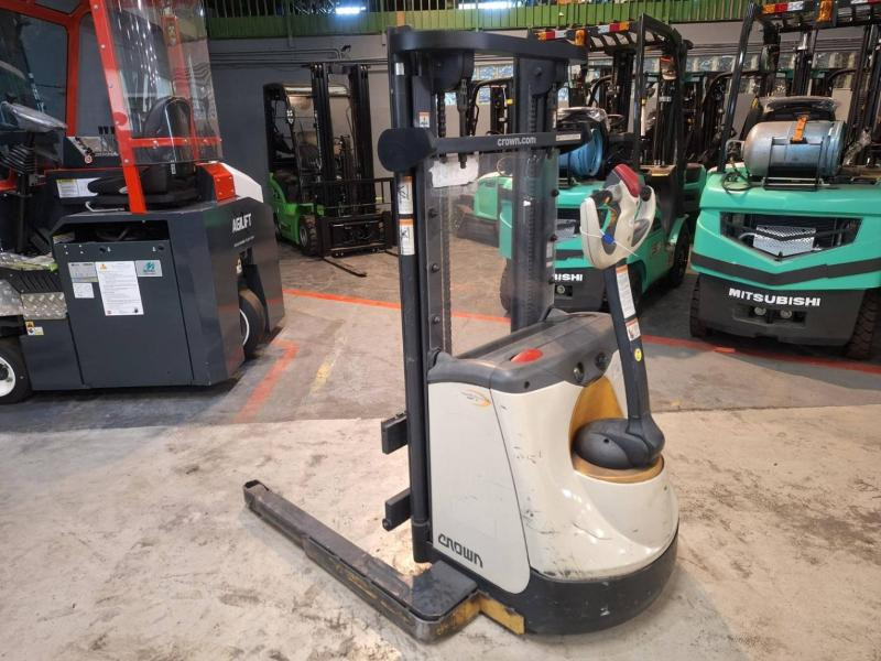 Crown ST3000-1.0 - Stacker: picture 5 Crown ST3000-1.0 - Stacker: picture 5