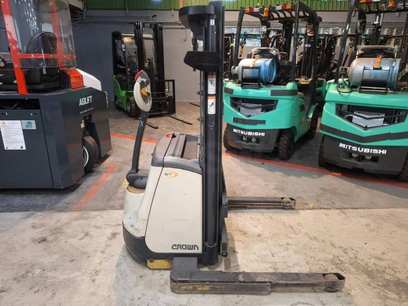 Crown ST3000-1.0 - Stacker: picture 3 Crown ST3000-1.0 - Stacker: picture 3