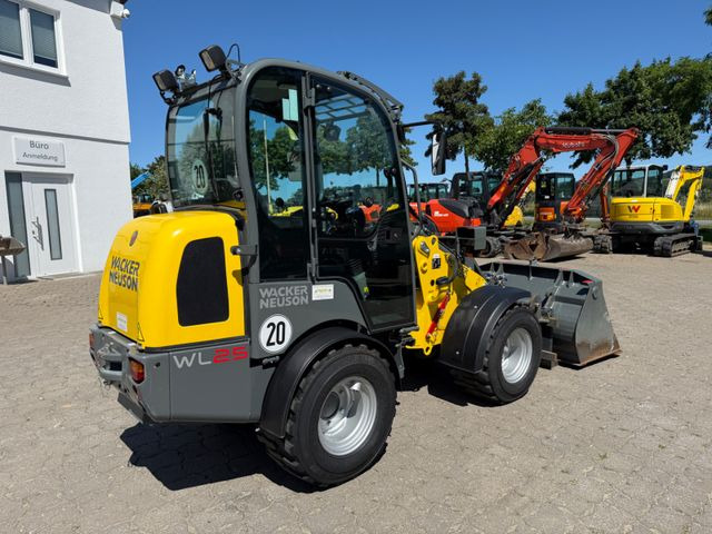 Wacker WL 25, Bj 23, 210 BH, Breitreifen Schaufel Gabel - Wheel loader: picture 4 Wacker WL 25, Bj 23, 210 BH, Breitreifen Schaufel Gabel - Wheel loader: picture 4