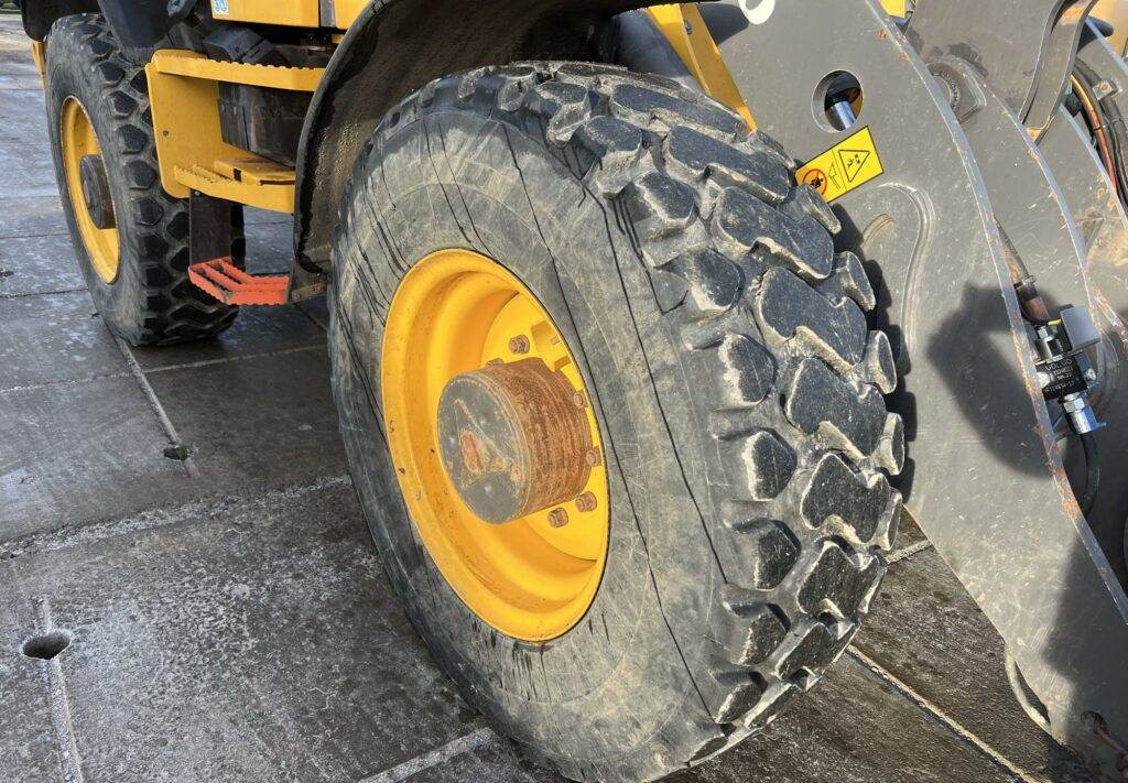 Wheel loader Volvo L45H: picture 18