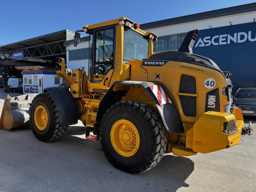 Volvo L90H - Wheel loader: picture 2 Volvo L90H - Wheel loader: picture 2