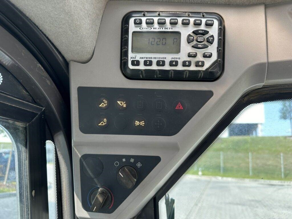 Skid steer loader Volvo MC70C: picture 17