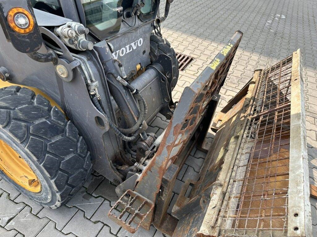 Skid steer loader Volvo MC70C: picture 12