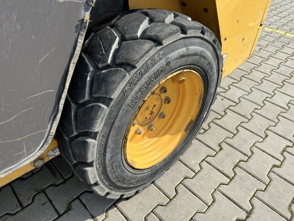Skid steer loader Volvo MC70C: picture 9