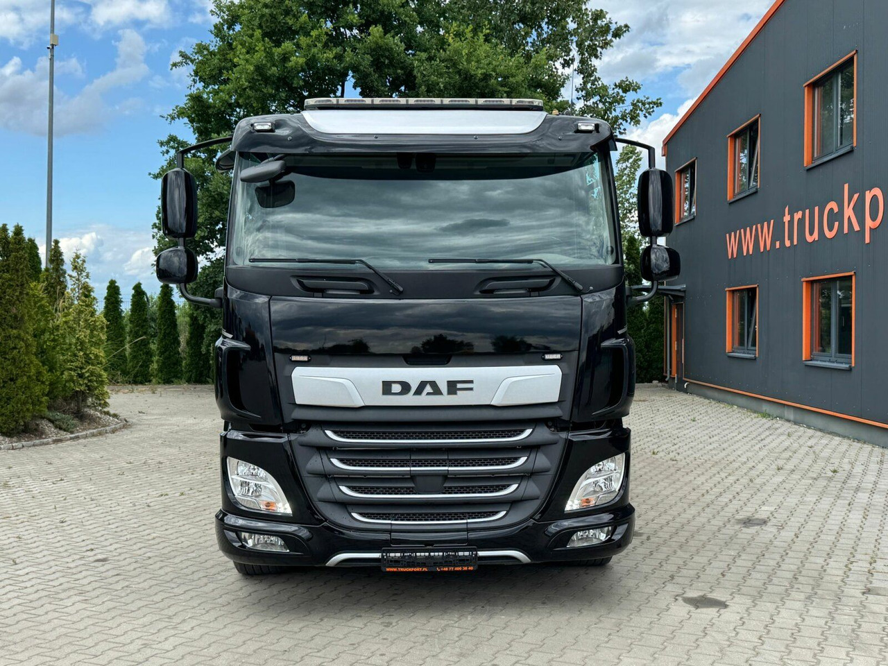 DAF CF 450 FAN 6x2 Pritsche mit Kran HIAB 188 E-6 - Crane truck: picture 3 DAF CF 450 FAN 6x2 Pritsche mit Kran HIAB 188 E-6 - Crane truck: picture 3