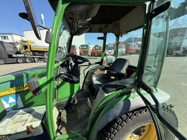 Municipal tractor John Deere 3520 Kommunaltrak. Frontkraftheber Kuppeldreieck: picture 15 Municipal tractor John Deere 3520 Kommunaltrak. Frontkraftheber Kuppeldreieck: picture 15