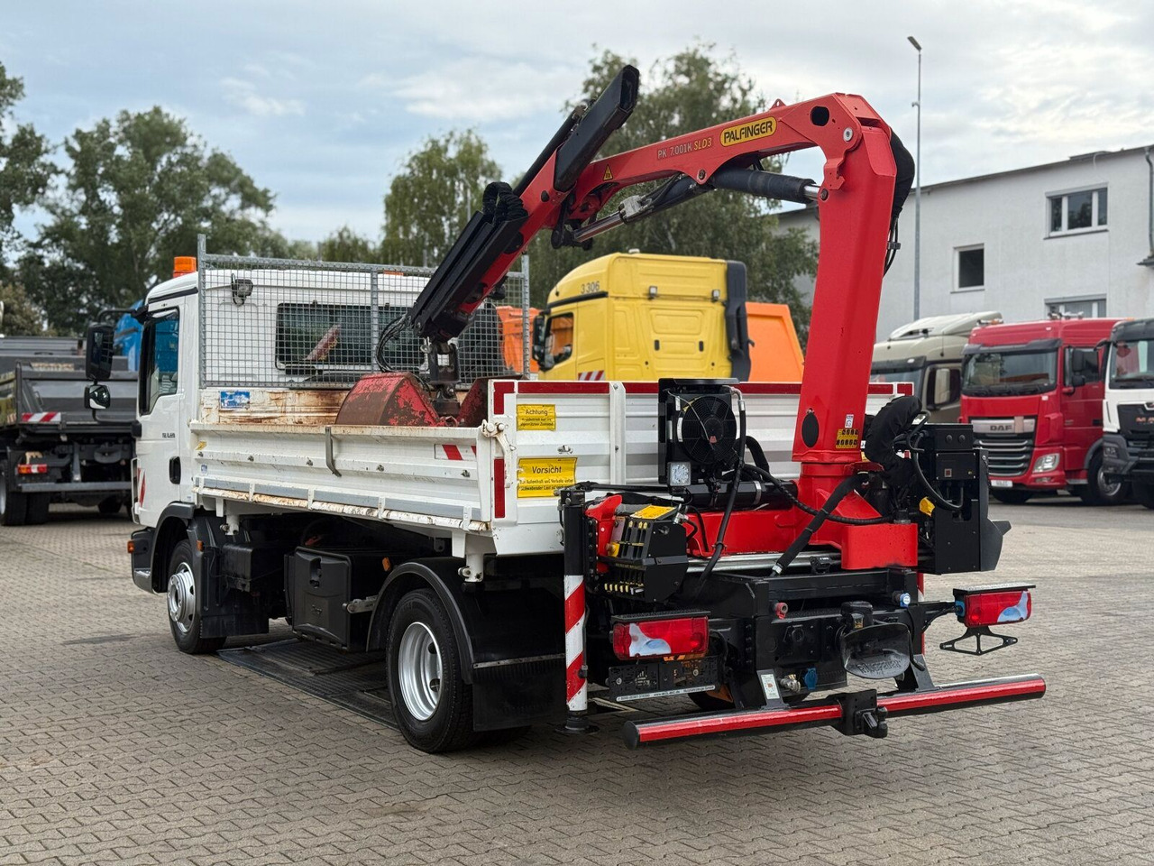 MAN TGL 8.220 4x2 Kipper Kran Palfinger 7.001-K A - Tipper van: picture 5 MAN TGL 8.220 4x2 Kipper Kran Palfinger 7.001-K A - Tipper van: picture 5