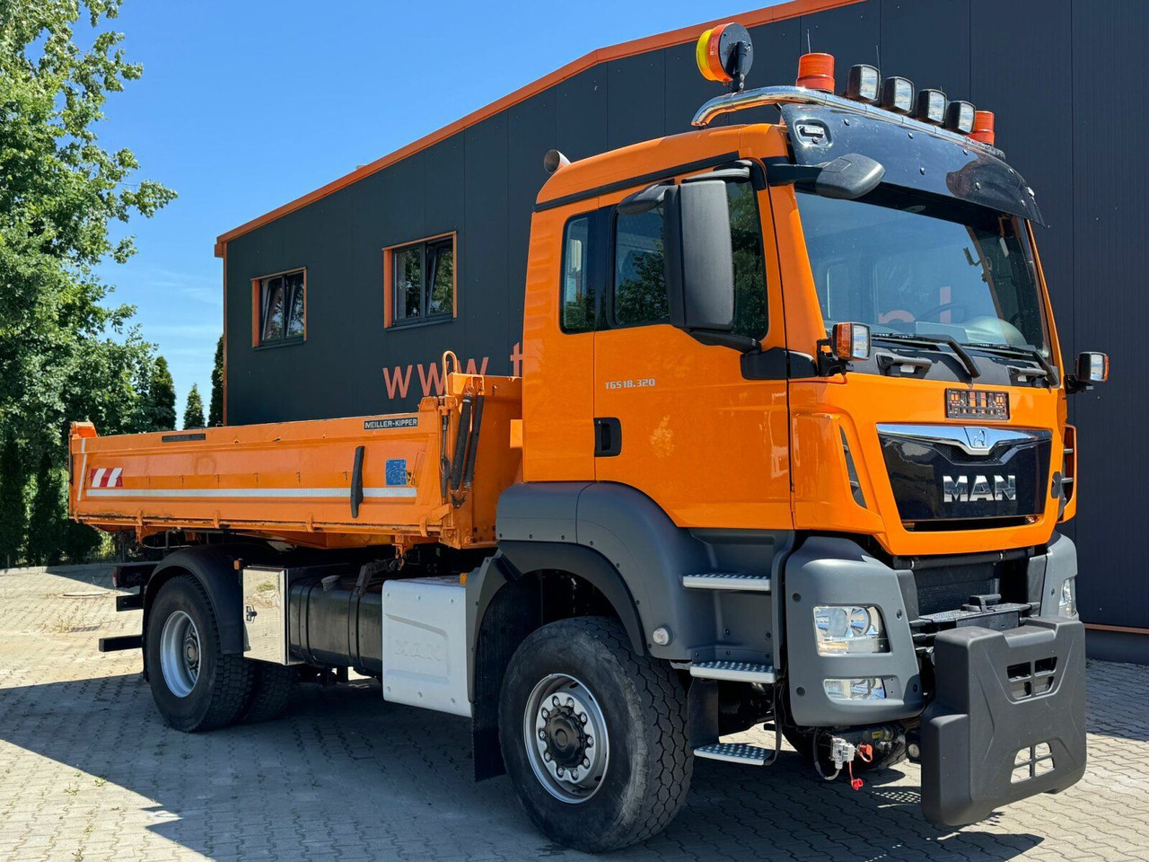 MAN TGS 18.320 4x4 BL Euro 6 Kipper + Winterdienst - Tipper: picture 1 MAN TGS 18.320 4x4 BL Euro 6 Kipper + Winterdienst - Tipper: picture 1