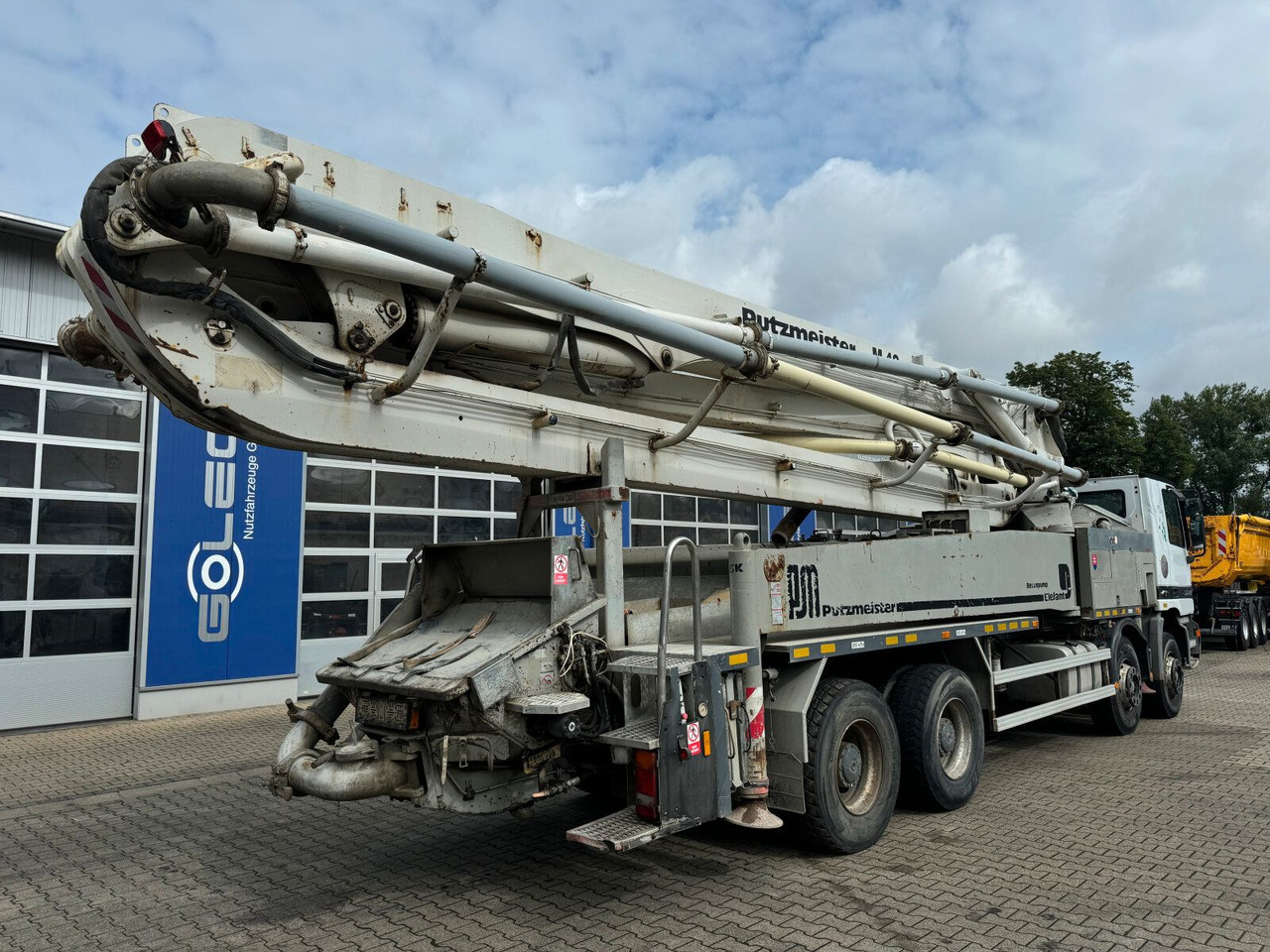Mercedes-Benz ACTROS 3240 8x4 Betonpumpe PUTZMEISTER BSF 42 M - Concrete pump truck: picture 5 Mercedes-Benz ACTROS 3240 8x4 Betonpumpe PUTZMEISTER BSF 42 M - Concrete pump truck: picture 5