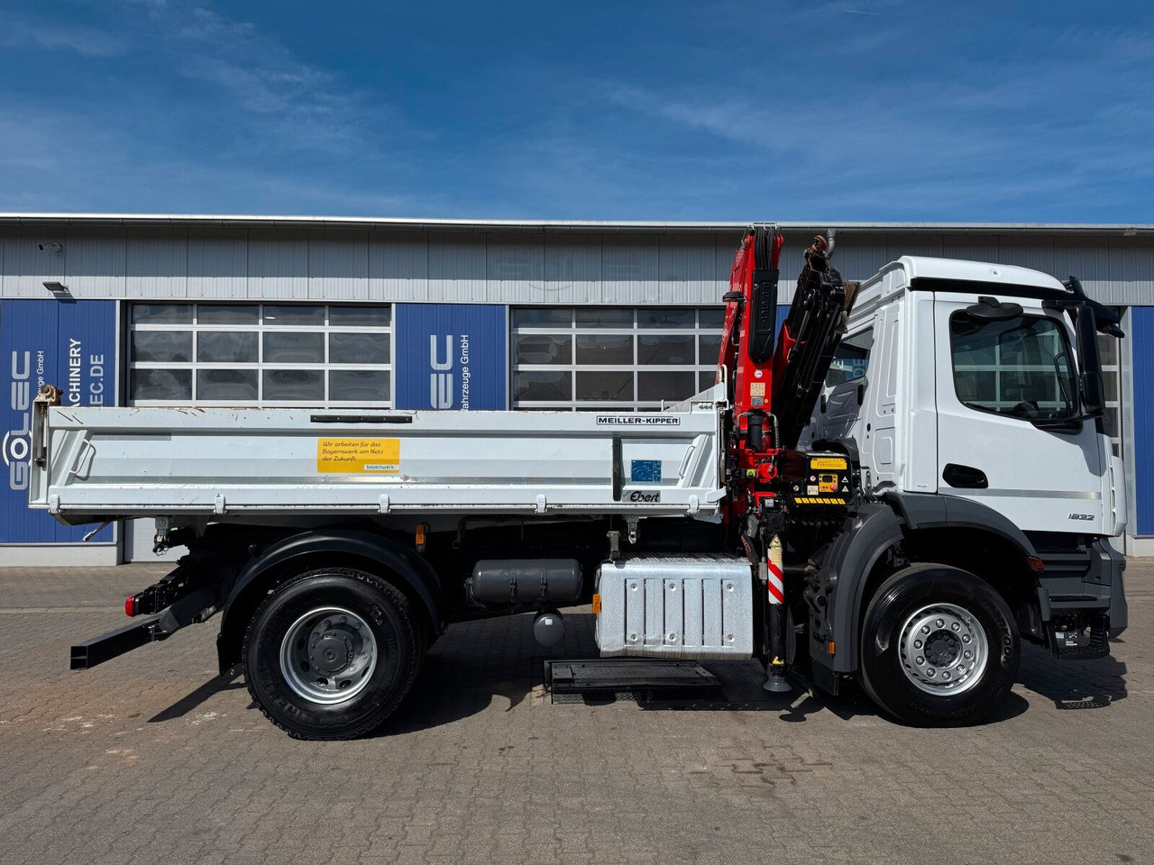 Mercedes-Benz AROCS 1832 4x2 Euro 6 Kipper Kran FASSI F120FB - Crane truck: picture 3 Mercedes-Benz AROCS 1832 4x2 Euro 6 Kipper Kran FASSI F120FB - Crane truck: picture 3