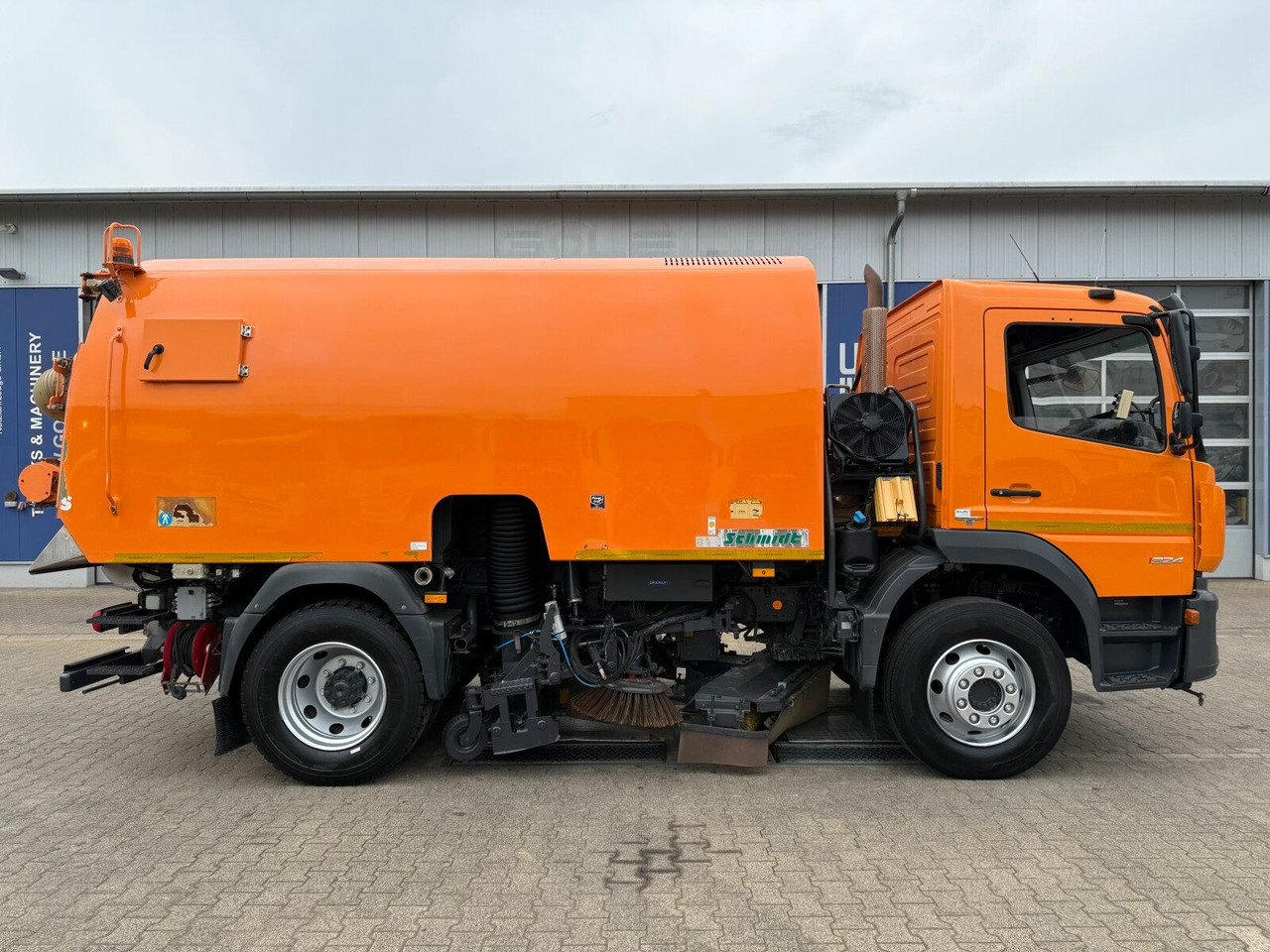 Mercedes-Benz Atego 1324 4x2 Kehrmaschine Schmidt SKF S7B 7 m³ - Road sweeper: picture 2 Mercedes-Benz Atego 1324 4x2 Kehrmaschine Schmidt SKF S7B 7 m³ - Road sweeper: picture 2