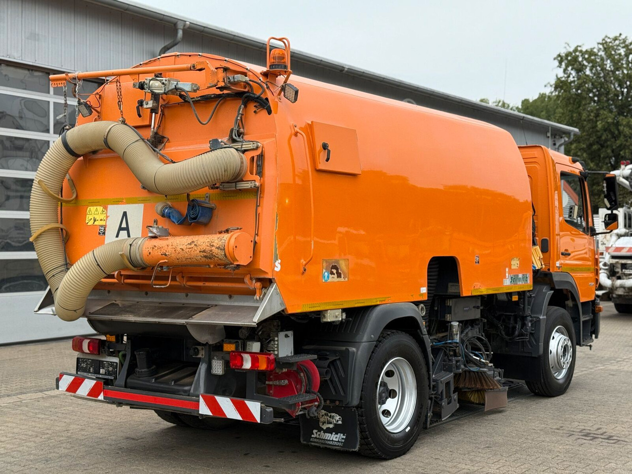 Mercedes-Benz Atego 1324 4x2 Kehrmaschine Schmidt SKF S7B 7 m³ - Road sweeper: picture 3 Mercedes-Benz Atego 1324 4x2 Kehrmaschine Schmidt SKF S7B 7 m³ - Road sweeper: picture 3