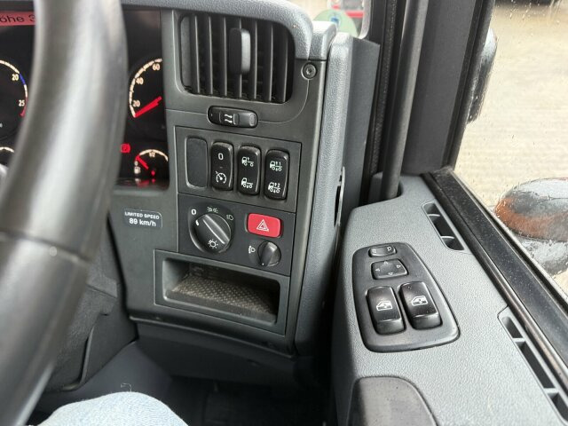 Scania P230 Kehrmaschine Johnston VT605- 6 M³ - Road sweeper: picture 5 Scania P230 Kehrmaschine Johnston VT605- 6 M³ - Road sweeper: picture 5