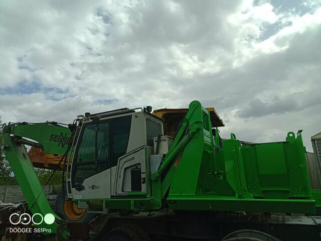 Sennebogen 818-E Umschlagbagger - 83 Ton - mit Greifer - Wheel excavator: picture 2 Sennebogen 818-E Umschlagbagger - 83 Ton - mit Greifer - Wheel excavator: picture 2
