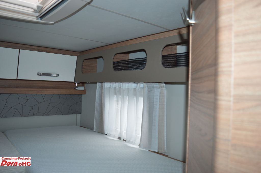 Semi-integrated motorhome Weinsberg CaraCompact Suite 640 MEG EDITION [PEPPER] Warml: picture 11