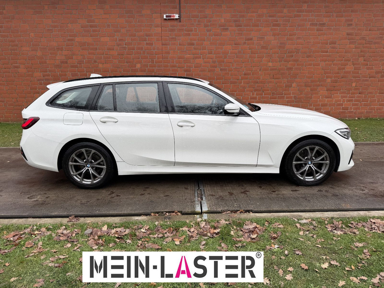BMW 320 d xDrive touring Sport Line shadow AHK - Station wagon: picture 3 BMW 320 d xDrive touring Sport Line shadow AHK - Station wagon: picture 3