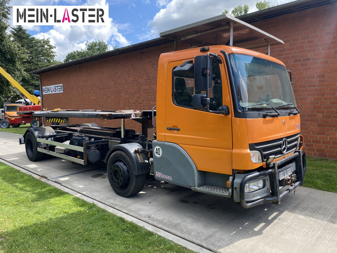 Mercedes-Benz Kamag Wiesel Umsetzter Sattelplatte - Container transporter/ Swap body truck: picture 1 Mercedes-Benz Kamag Wiesel Umsetzter Sattelplatte - Container transporter/ Swap body truck: picture 1
