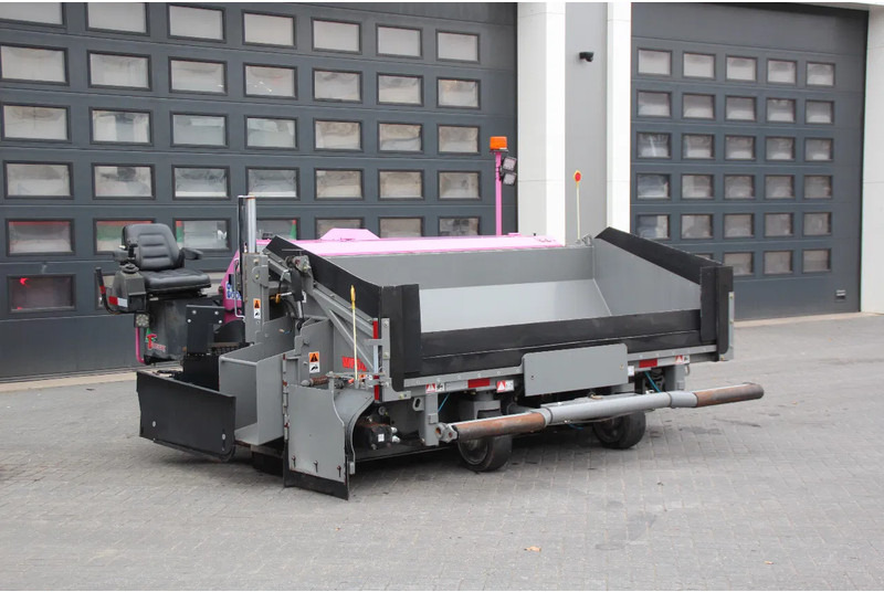 TANGUAY WP50 Bermverharder - Paved shoulder - Shoulderpavement - Straßenrandbefe TANGUAY WP50 - Construction machinery: picture 1 TANGUAY WP50 Bermverharder - Paved shoulder - Shoulderpavement - Straßenrandbefe TANGUAY WP50 - Construction machinery: picture 1