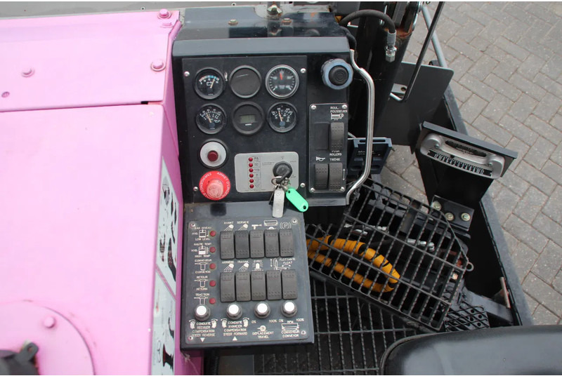 TANGUAY WP50 Bermverharder - Paved shoulder - Shoulderpavement - Straßenrandbefe TANGUAY WP50 - Construction machinery: picture 4 TANGUAY WP50 Bermverharder - Paved shoulder - Shoulderpavement - Straßenrandbefe TANGUAY WP50 - Construction machinery: picture 4