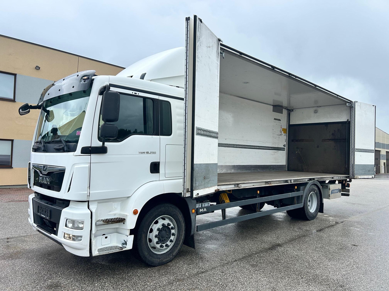 MAN TGM 18.290 - Box truck: picture 4 MAN TGM 18.290 - Box truck: picture 4