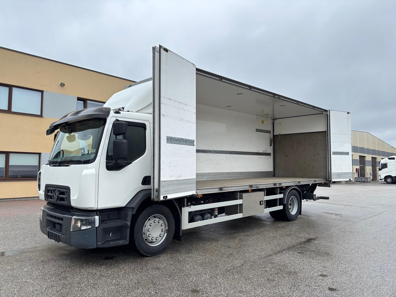 RENAULT D WIDE 320 - Box truck: picture 4 RENAULT D WIDE 320 - Box truck: picture 4