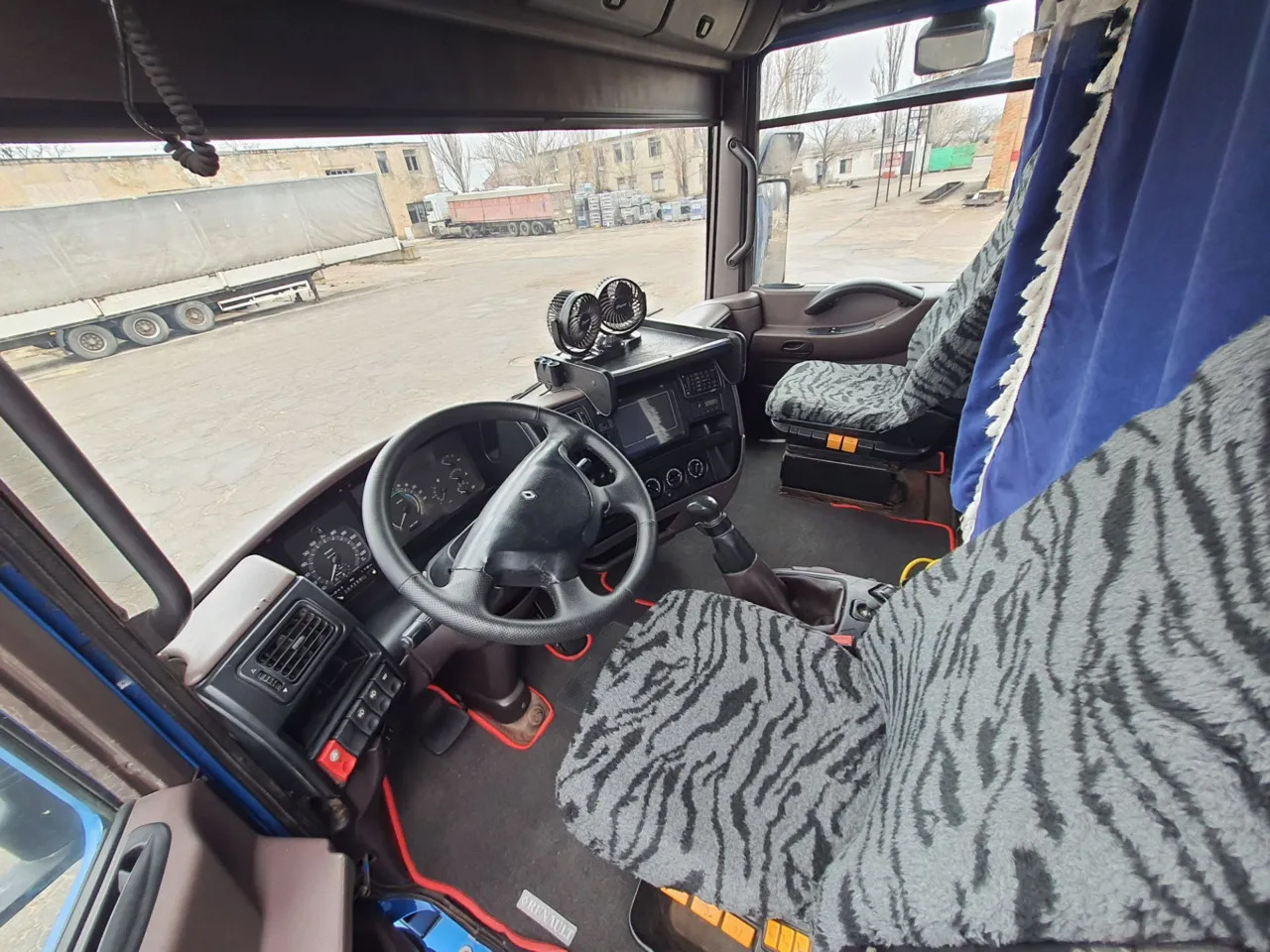 Dropside/ Flatbed truck RENAULT Magnum 430 6x2 Grain truck: picture 8 Dropside/ Flatbed truck RENAULT Magnum 430 6x2 Grain truck: picture 8