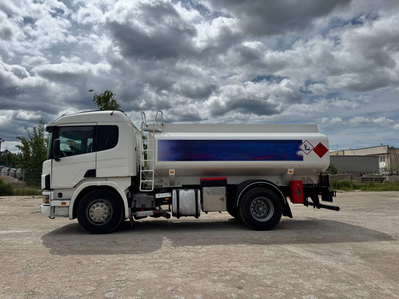 SCANIA P94 - Tank truck: picture 4 SCANIA P94 - Tank truck: picture 4