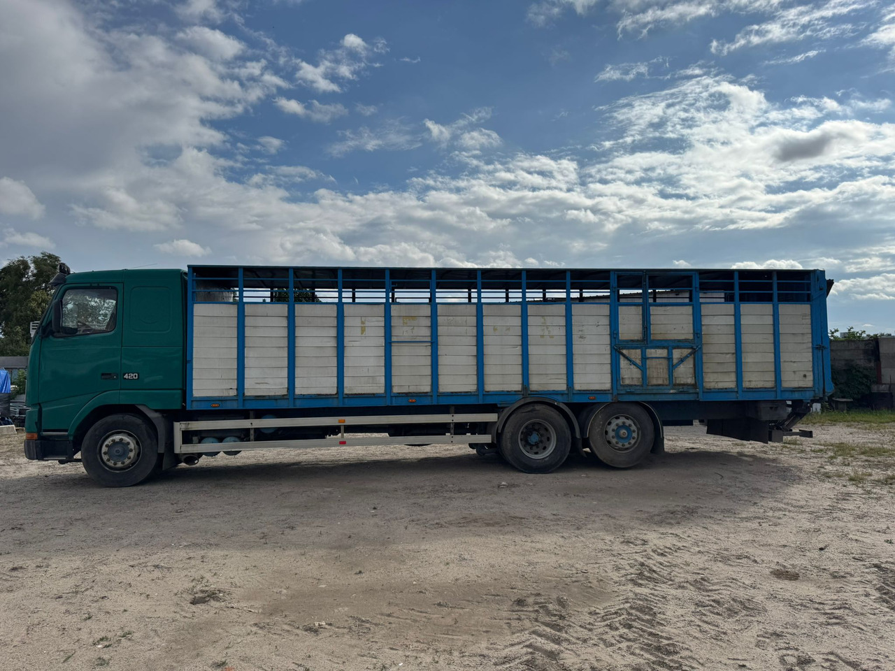 VOLVO FH12.420 - Dropside/ Flatbed truck: picture 4 VOLVO FH12.420 - Dropside/ Flatbed truck: picture 4