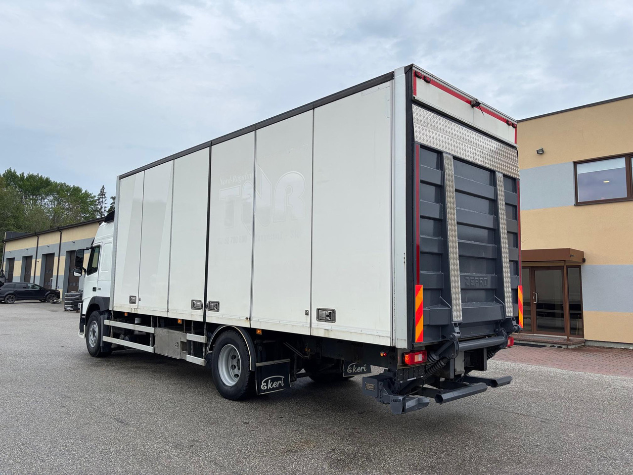 Box truck VOLVO FM330: picture 6