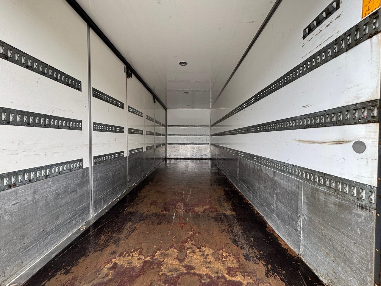 Box truck VOLVO FM330: picture 11