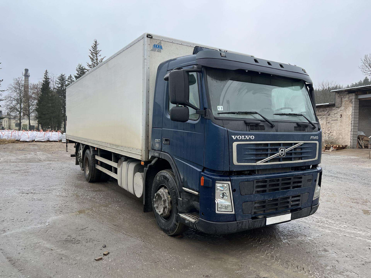 VOLVO FM9.260 - Box truck: picture 1 VOLVO FM9.260 - Box truck: picture 1