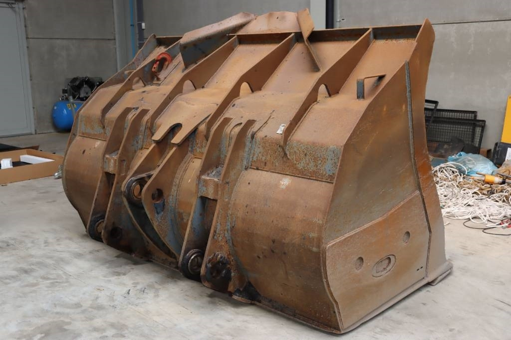 Komatsu WA470 - Bucket for Construction machinery: picture 1 Komatsu WA470 - Bucket for Construction machinery: picture 1