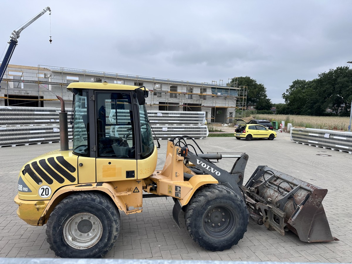 VOLVO L 30 B PRO 3er Kreis Klappschaufel+Palettengabel - Wheel loader: picture 2 VOLVO L 30 B PRO 3er Kreis Klappschaufel+Palettengabel - Wheel loader: picture 2