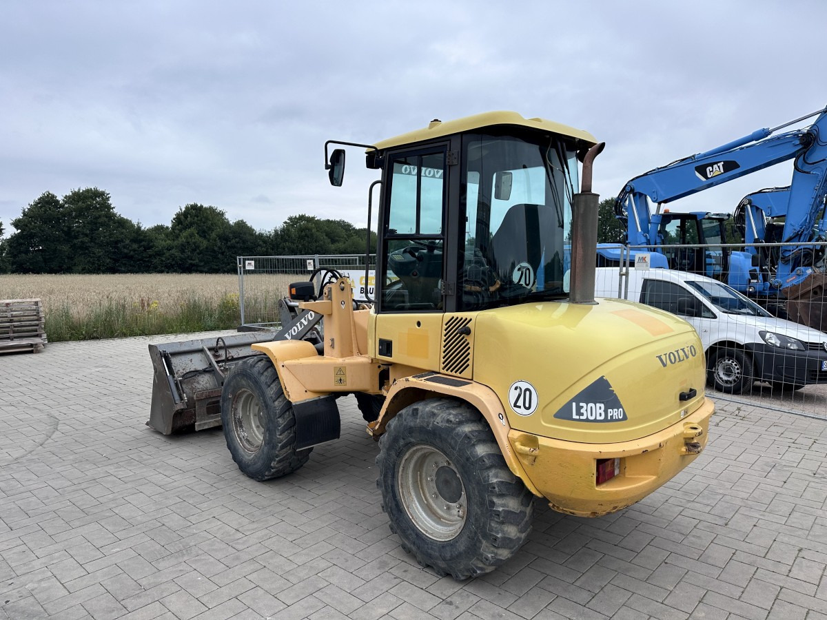 VOLVO L 30 B PRO 3er Kreis Klappschaufel+Palettengabel - Wheel loader: picture 5 VOLVO L 30 B PRO 3er Kreis Klappschaufel+Palettengabel - Wheel loader: picture 5