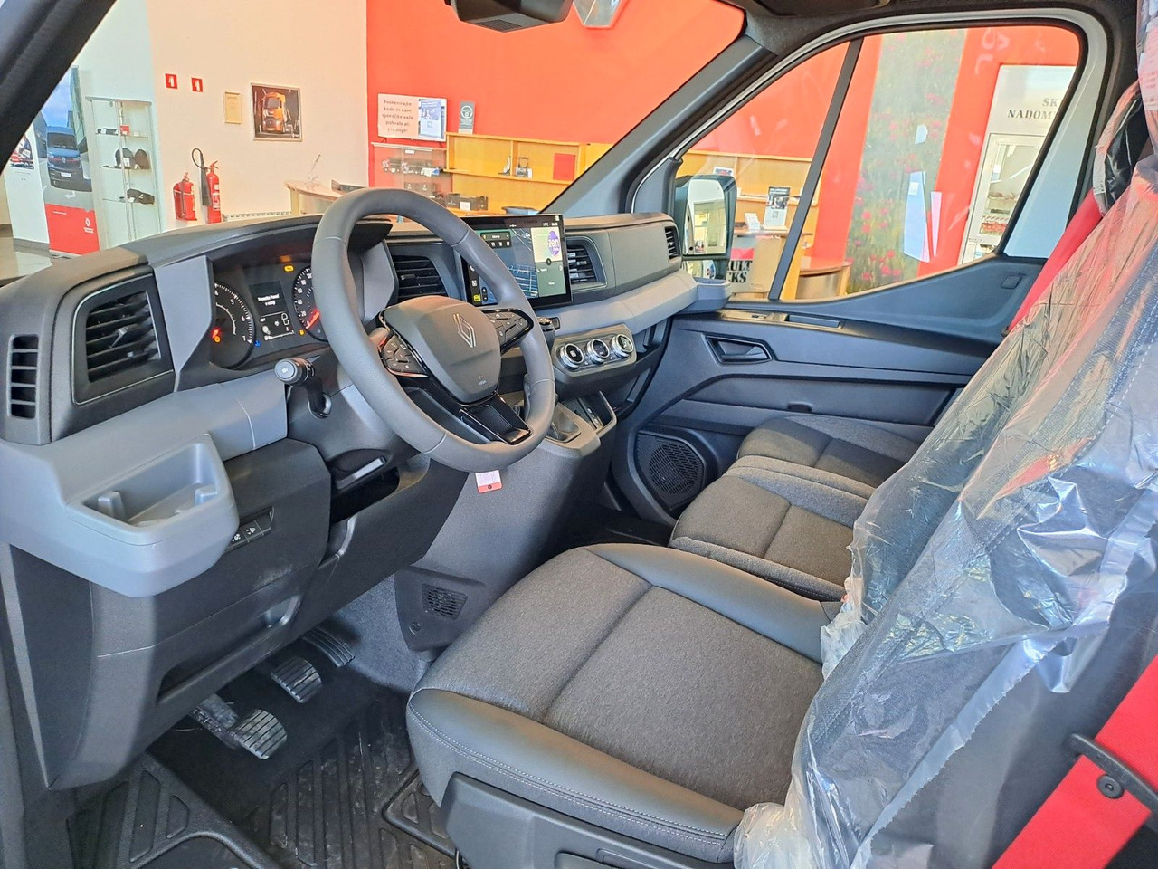 Panel van Renault Master L2H2 150 - NAV Klimaaut. Holzb. 270°: picture 10