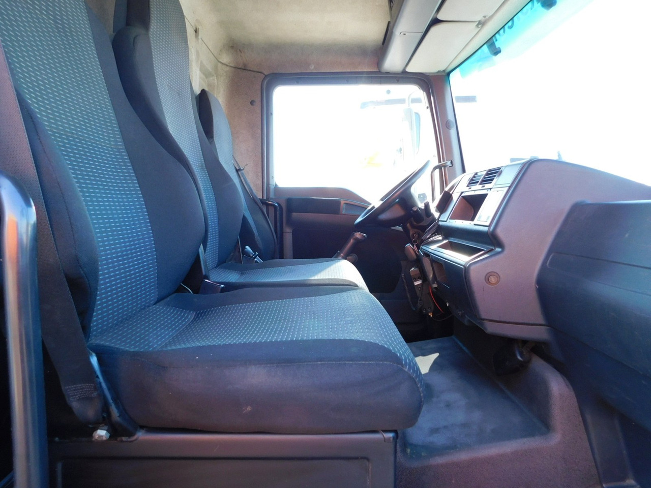 Man Tgl 8180 - Curtainsider truck: picture 5 Man Tgl 8180 - Curtainsider truck: picture 5