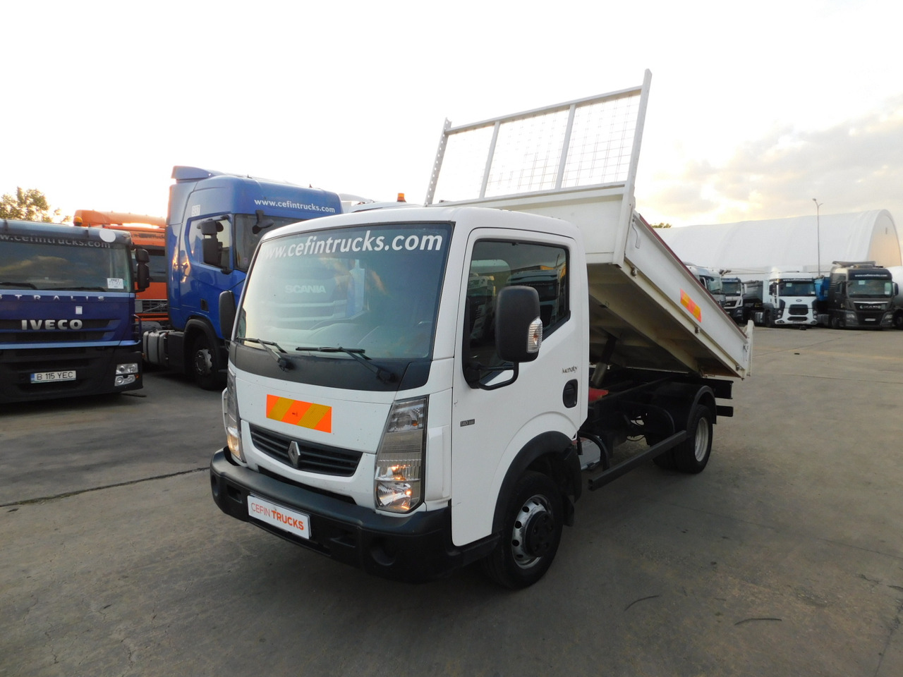 Renault Maxity - Tipper: picture 1 Renault Maxity - Tipper: picture 1