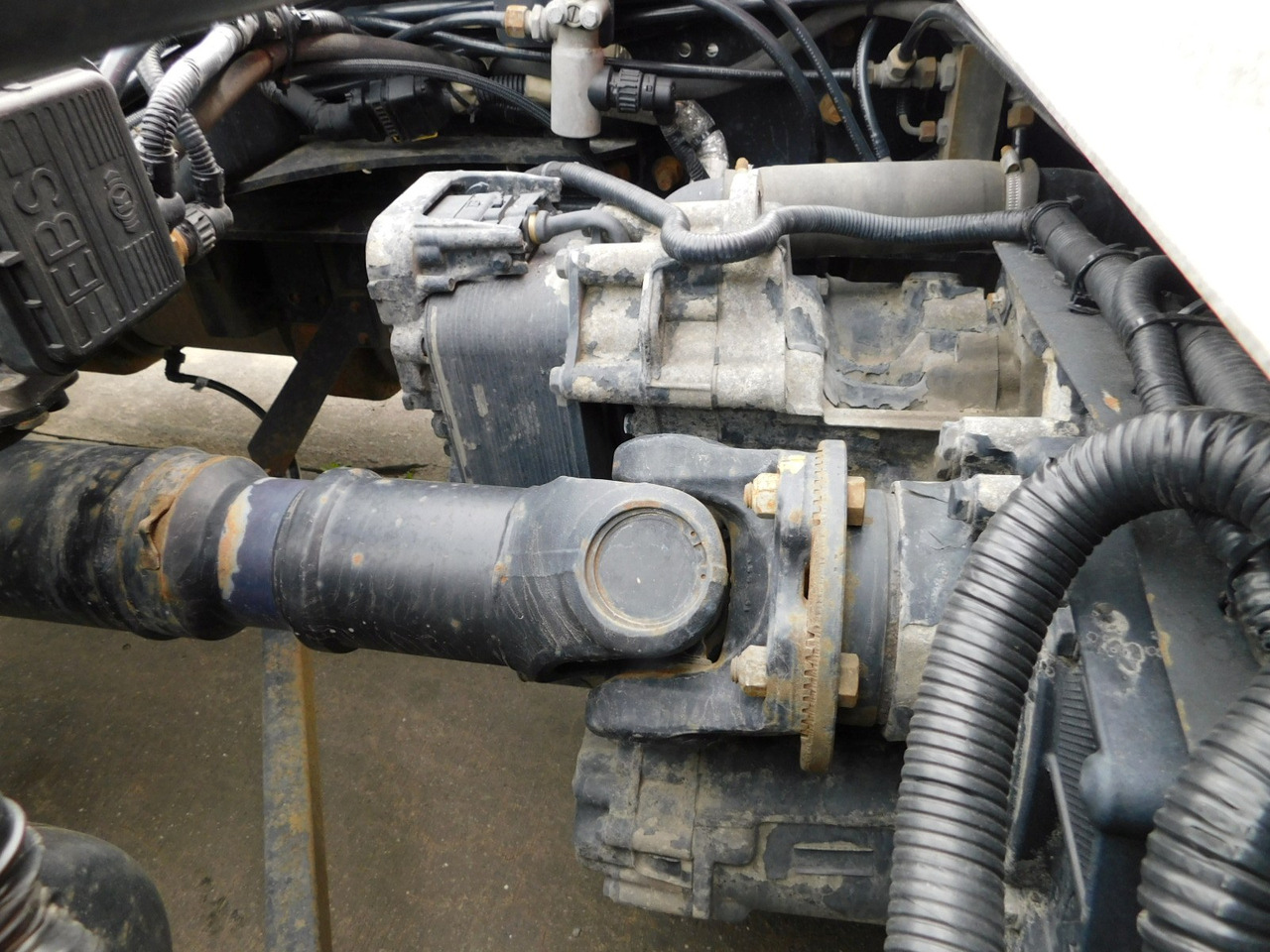 Tractor unit Ford 1848t 4x2 scab e6 12tx2620: picture 8