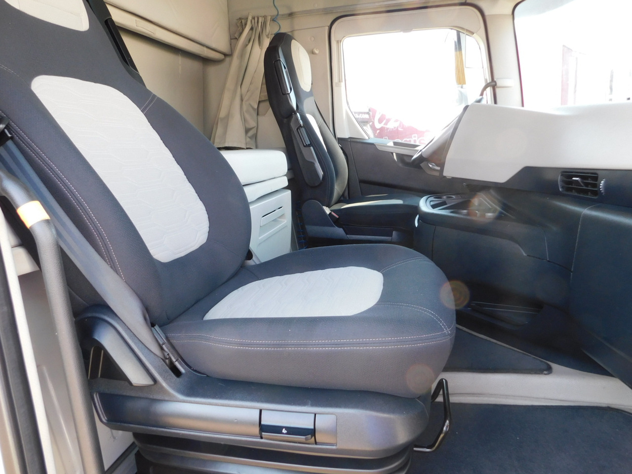 Ford F max 4x2 scab e6 12s2620 - Tractor unit: picture 5 Ford F max 4x2 scab e6 12s2620 - Tractor unit: picture 5
