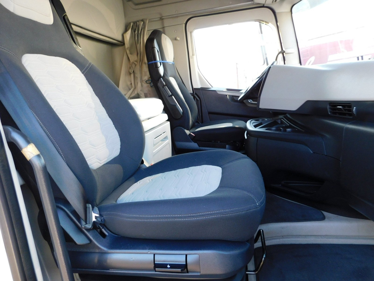 Ford F max 4x2 scab e6 12s2620 - Tractor unit: picture 5 Ford F max 4x2 scab e6 12s2620 - Tractor unit: picture 5