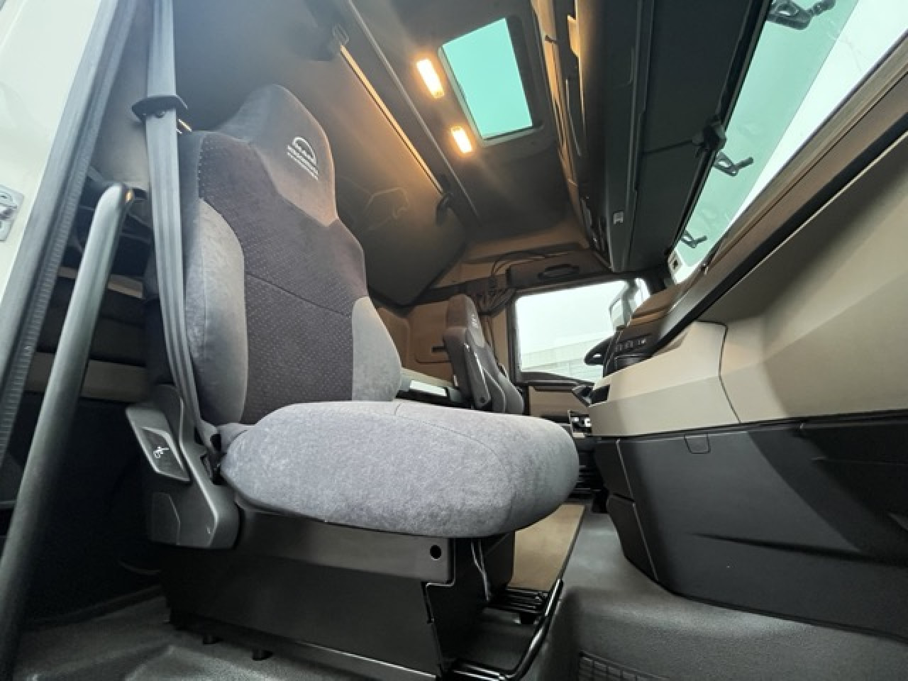 MAN TGX 18.470 4x2 BLS Euro6 Retarder Klima Luftfeder - Tractor unit: picture 2 MAN TGX 18.470 4x2 BLS Euro6 Retarder Klima Luftfeder - Tractor unit: picture 2