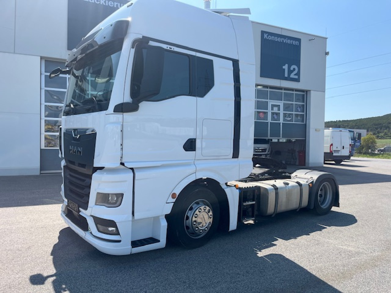 MAN TGX 18.510 4x2 LL SA Hubsattel adj. fifth wheel ZV - Tractor unit: picture 1 MAN TGX 18.510 4x2 LL SA Hubsattel adj. fifth wheel ZV - Tractor unit: picture 1