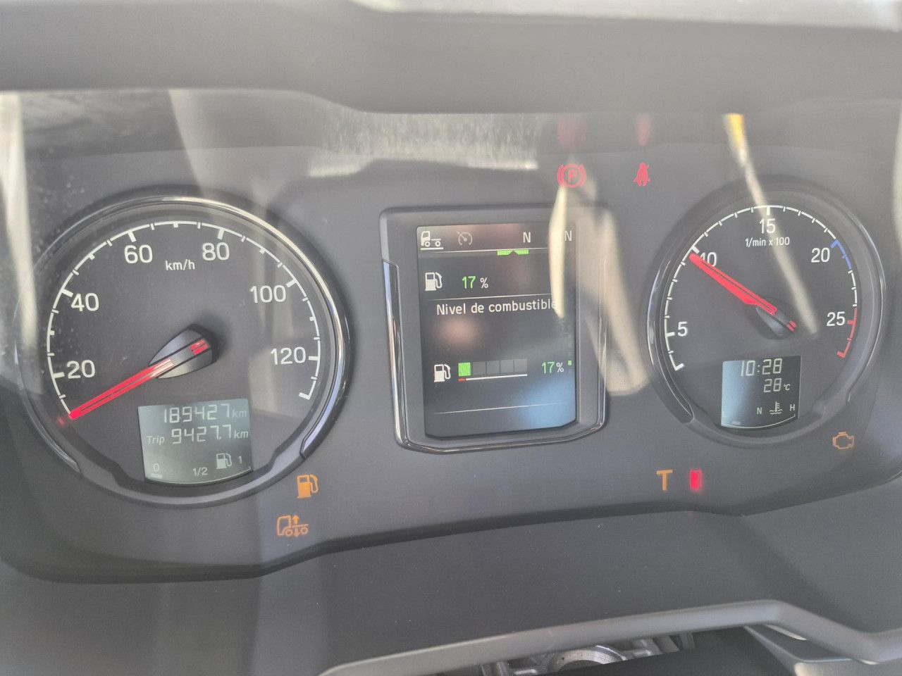 Tractor unit Scania P 340: picture 6