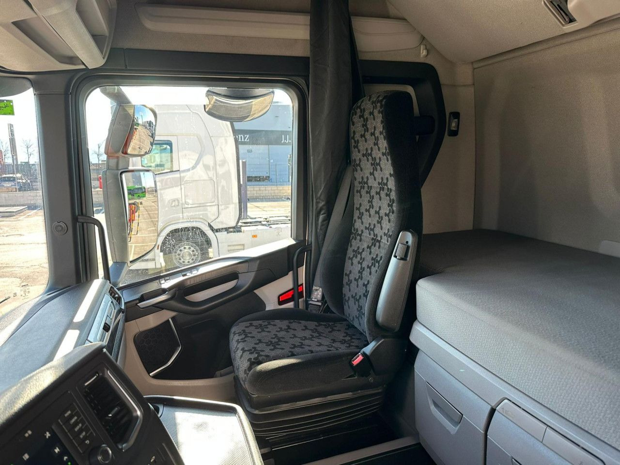 Scania R 450 - Tractor unit: picture 3 Scania R 450 - Tractor unit: picture 3