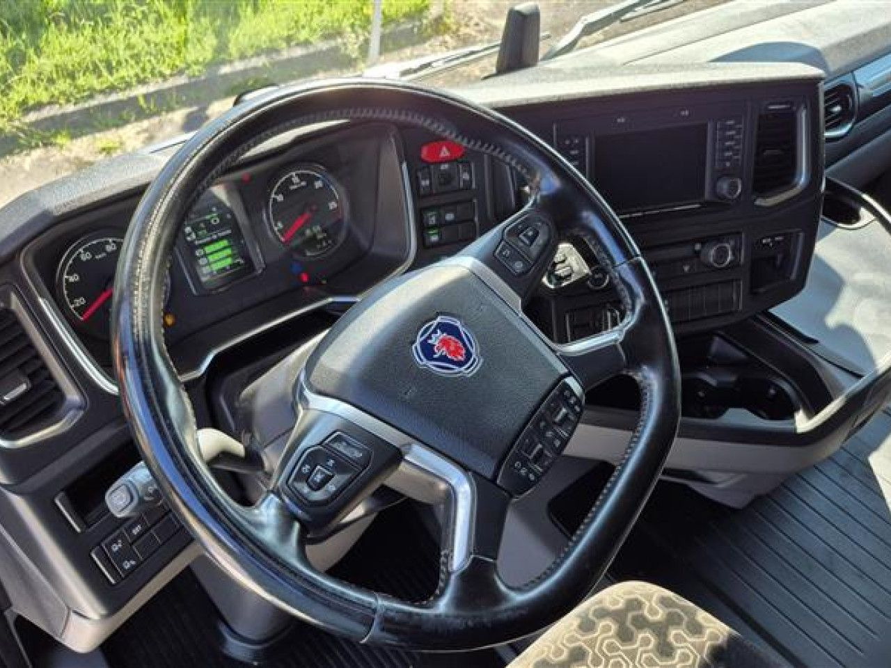 Tractor unit Scania R 450: picture 6